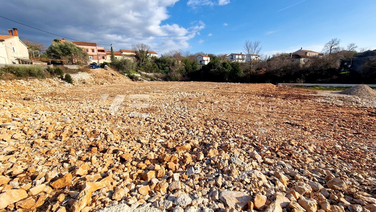 TERRENO EDIFICABILE PIANO IN POSIZIONE TRANQUILLA