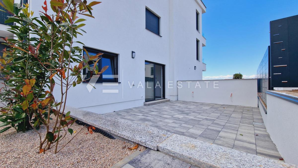 NUOVO APPARTAMENTO MODERNO CON GIARDINO E VISTA MARE