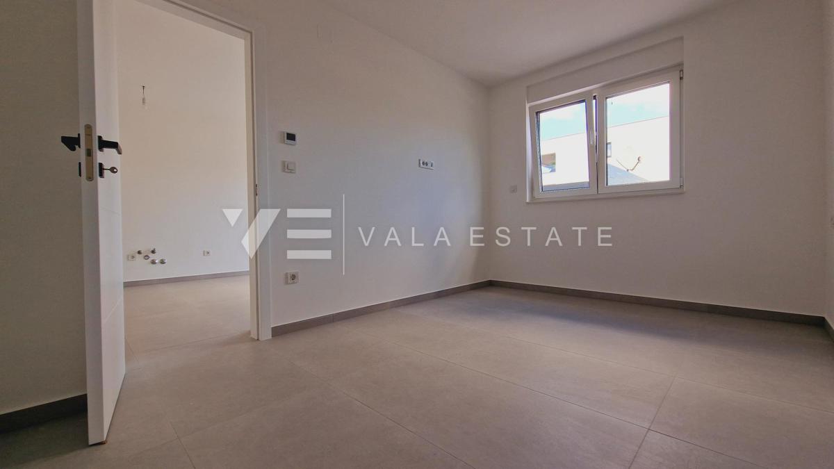 NUOVO APPARTAMENTO MODERNO CON GIARDINO E VISTA MARE
