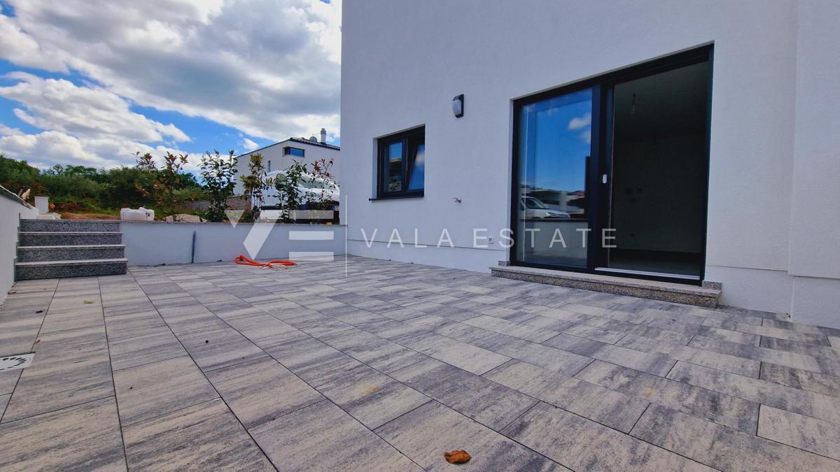NUOVO APPARTAMENTO MODERNO CON GIARDINO E VISTA MARE