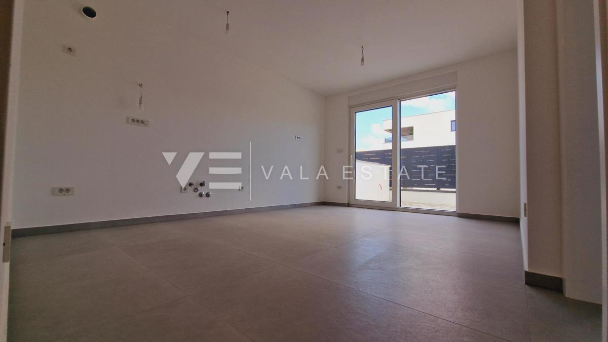 NUOVO APPARTAMENTO MODERNO CON GIARDINO E VISTA MARE