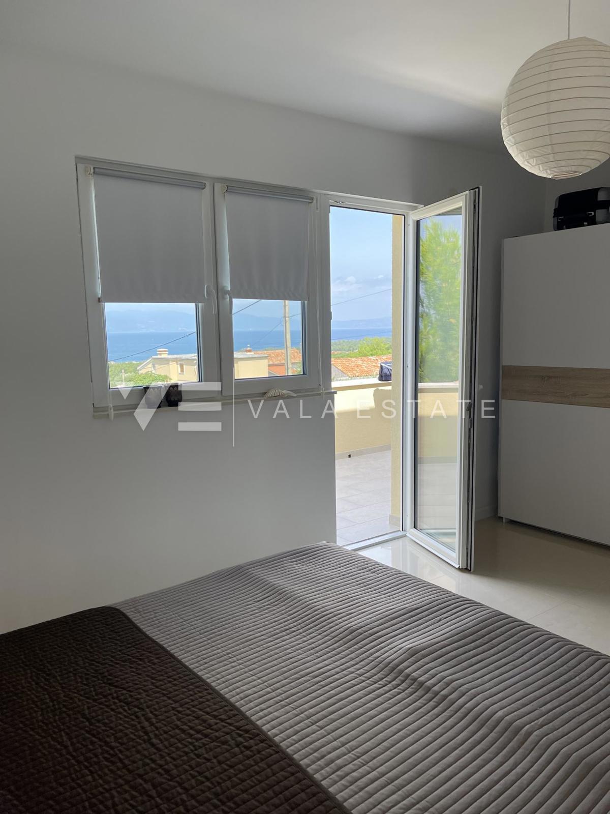 MODERNO BILOCALE CON VISTA MARE