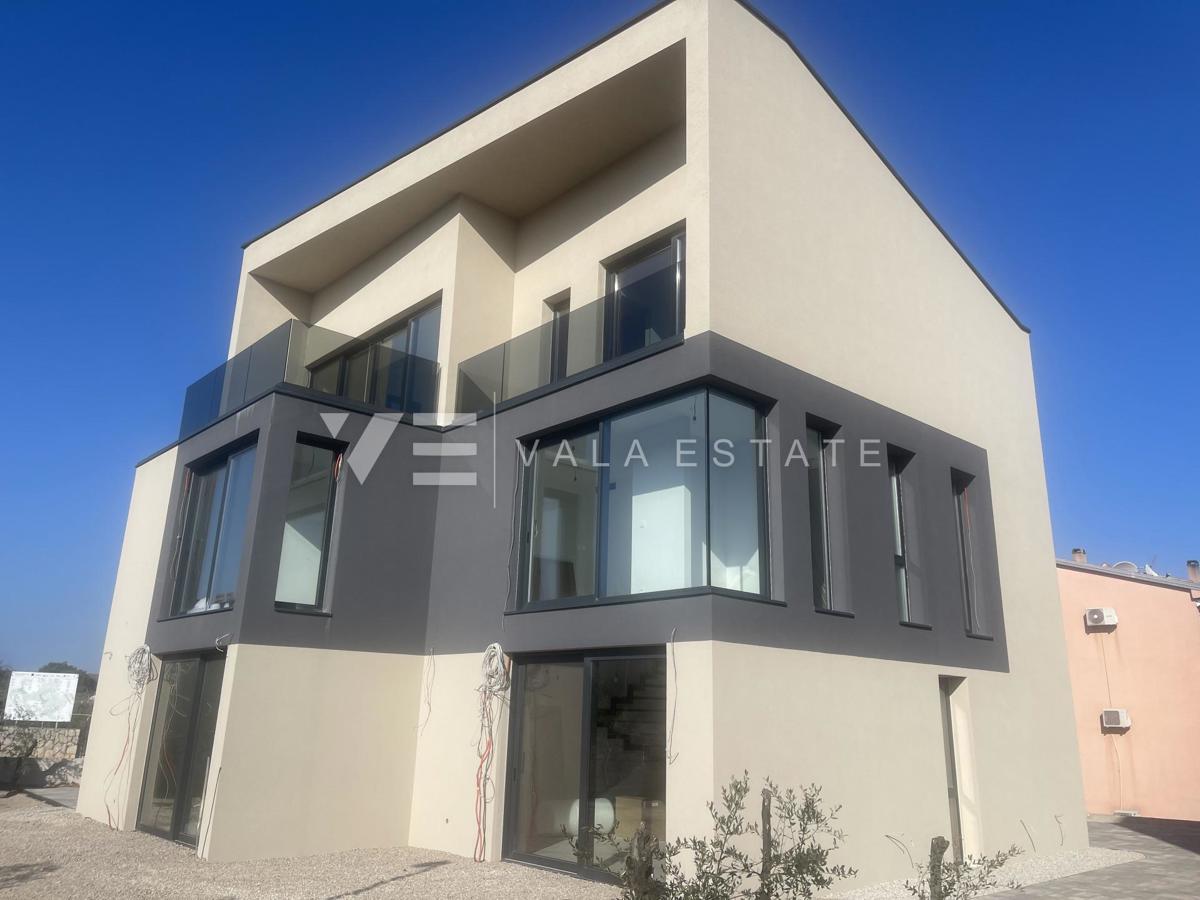 APPARTAMENTO SU DUE PIANI IN NUOVA COSTRUZIONE CON VISTA MARE