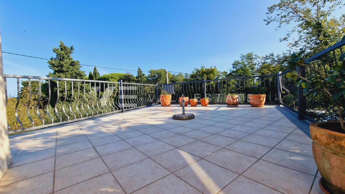 CASA INDIPENDENTE IN POSIZIONE TRANQUILLA CON VISTA MARE