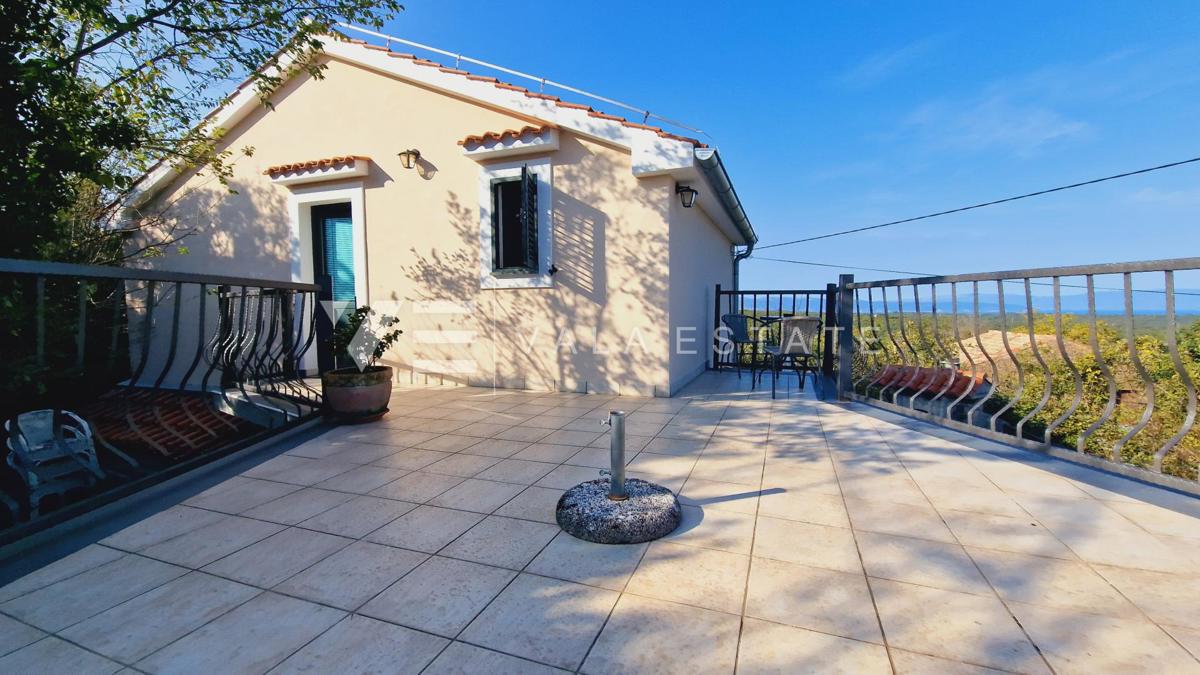 CASA INDIPENDENTE IN POSIZIONE TRANQUILLA CON VISTA MARE