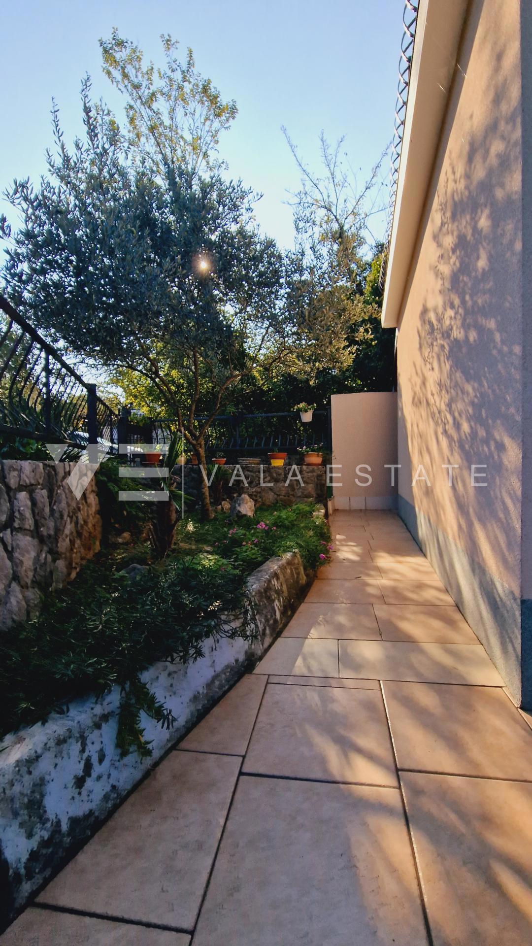 CASA INDIPENDENTE IN POSIZIONE TRANQUILLA CON VISTA MARE