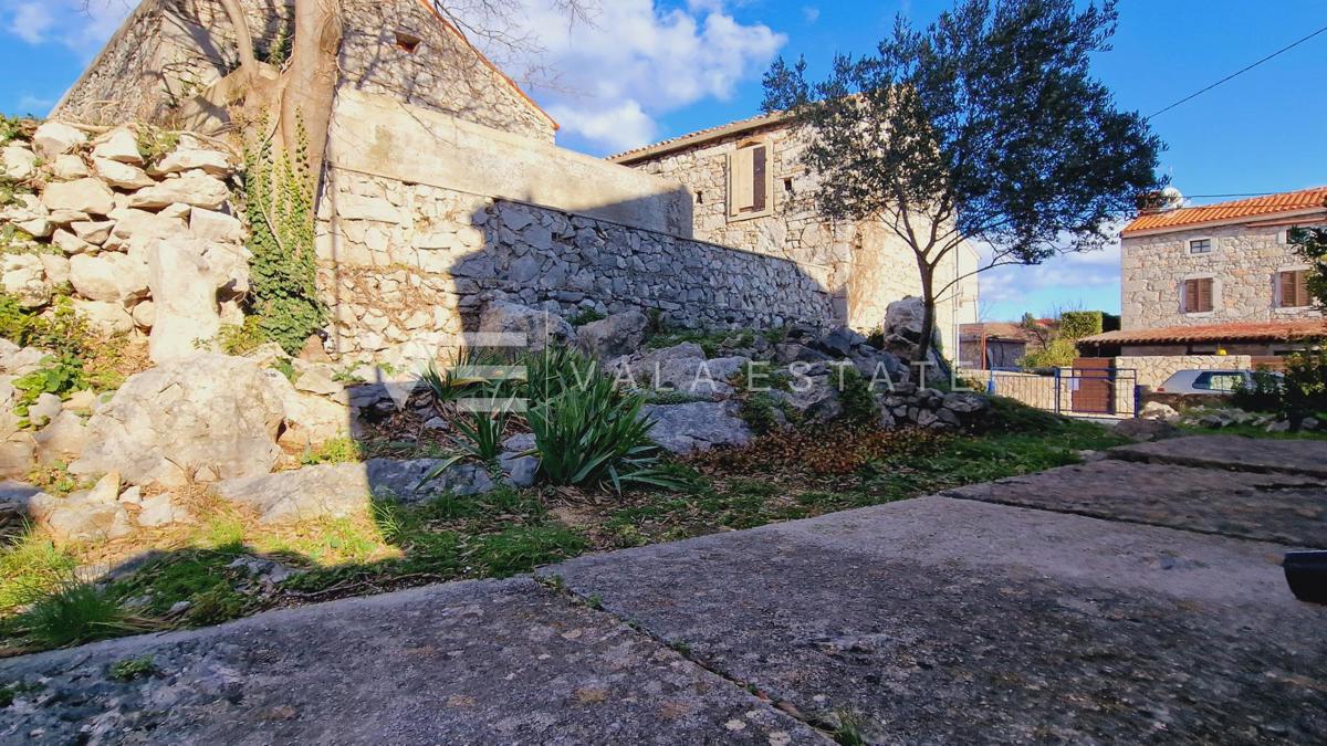 CASA IN PIETRA RISTRUTTURATA