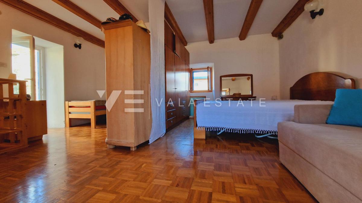 CASA IN PIETRA RISTRUTTURATA