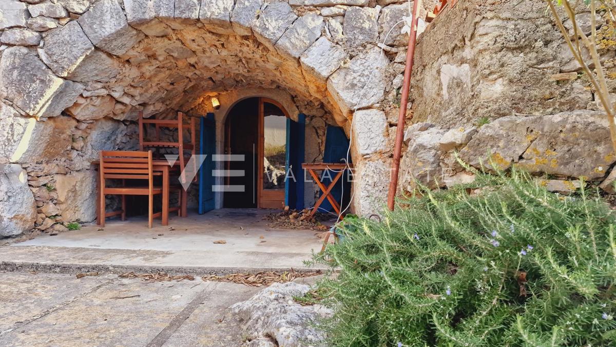 CASA IN PIETRA RISTRUTTURATA