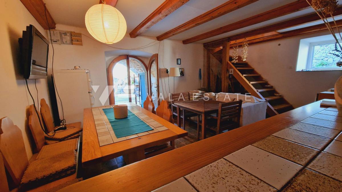 CASA IN PIETRA RISTRUTTURATA