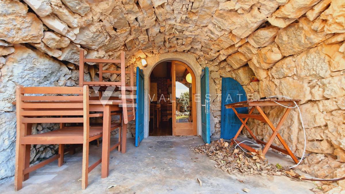 CASA IN PIETRA RISTRUTTURATA