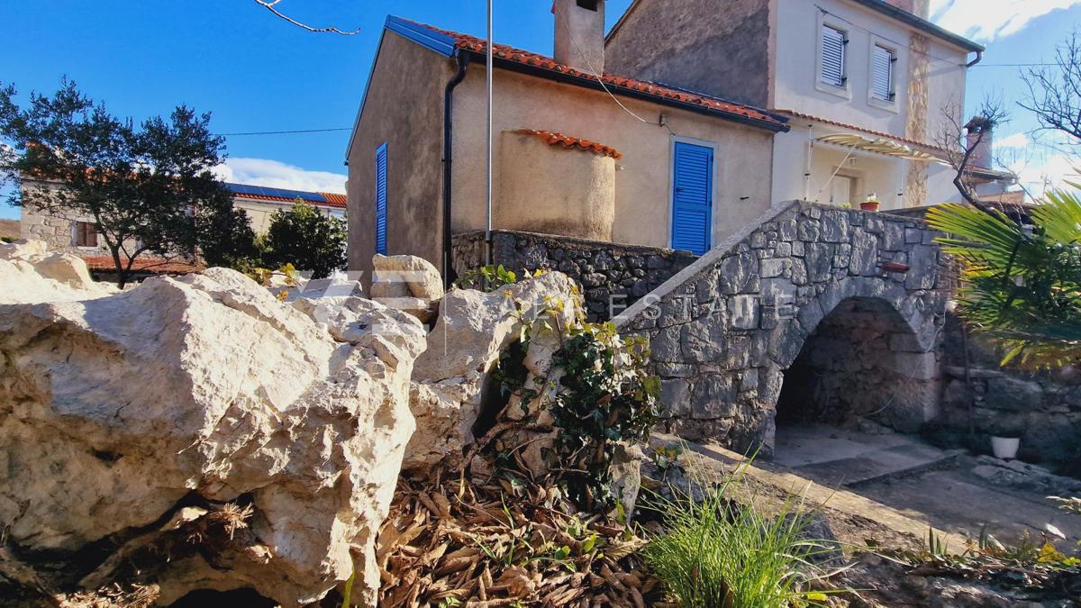 CASA IN PIETRA RISTRUTTURATA