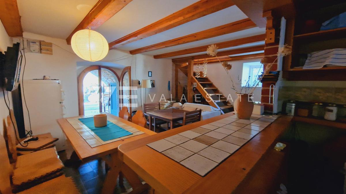 CASA IN PIETRA RISTRUTTURATA