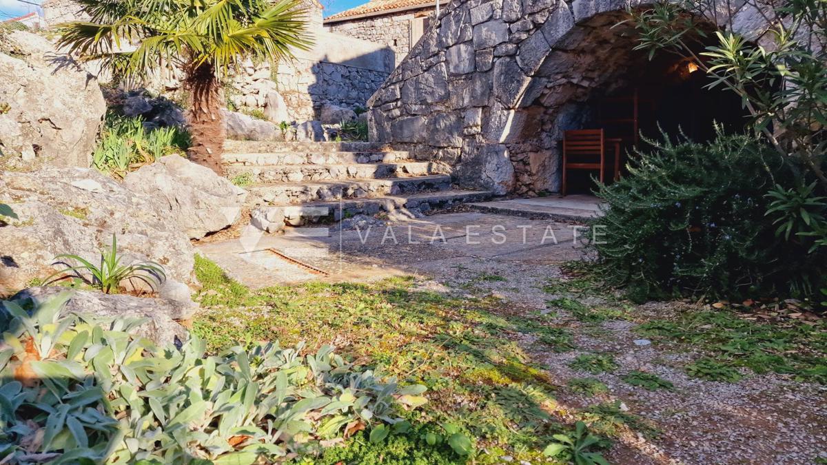 CASA IN PIETRA RISTRUTTURATA