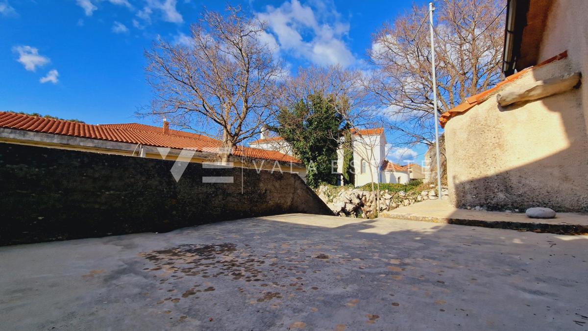 CASA IN PIETRA RISTRUTTURATA