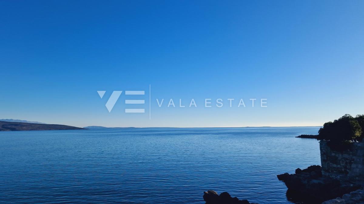 CASA IN PIETRA NEL CENTRO STORICO A SOLI 50 M DAL MARE