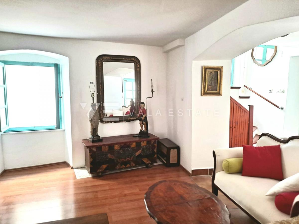 CASA IN PIETRA NEL CENTRO STORICO A SOLI 50 M DAL MARE
