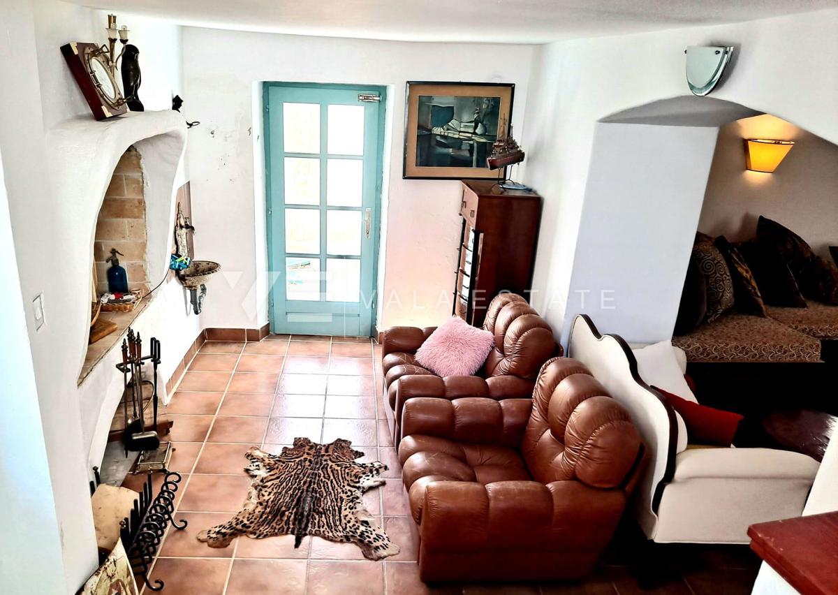 CASA IN PIETRA NEL CENTRO STORICO A SOLI 50 M DAL MARE