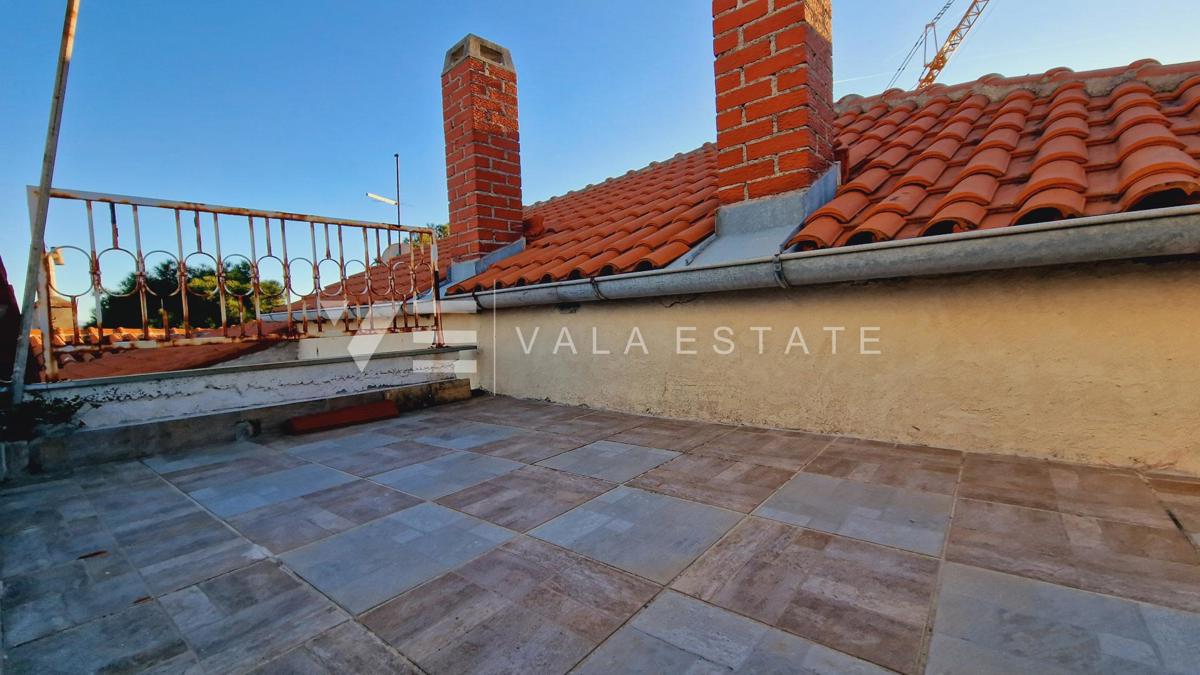 CASA IN PIETRA NEL CENTRO STORICO A SOLI 50 M DAL MARE