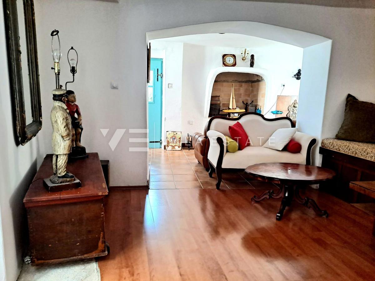 CASA IN PIETRA NEL CENTRO STORICO A SOLI 50 M DAL MARE