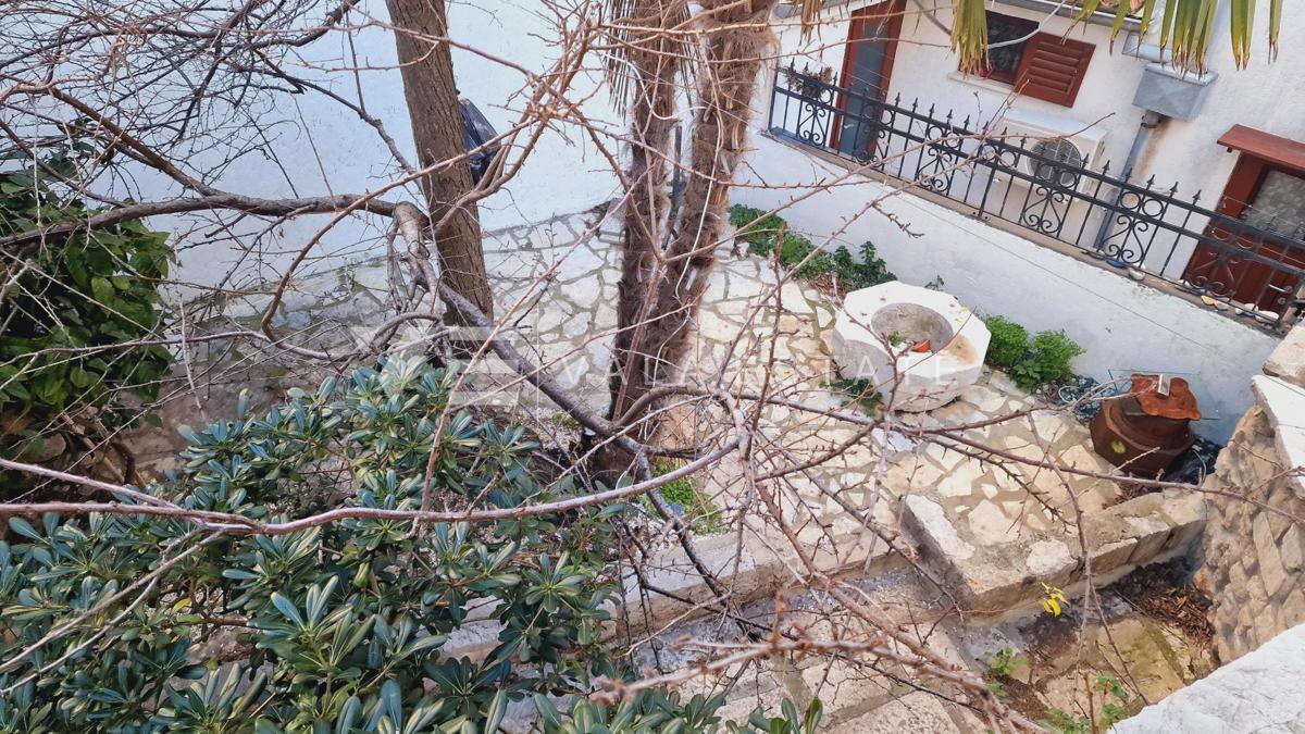 CASA IN PIETRA NEL CENTRO STORICO A SOLI 50 M DAL MARE