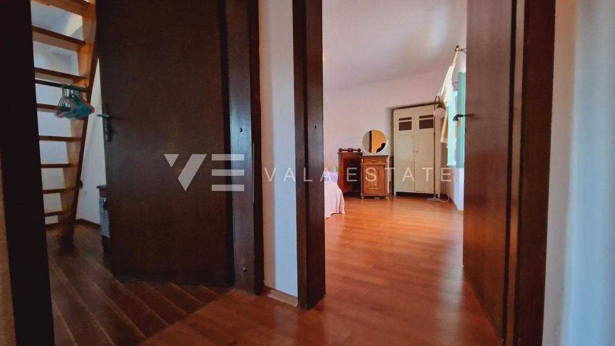 CASA IN PIETRA NEL CENTRO STORICO A SOLI 50 M DAL MARE