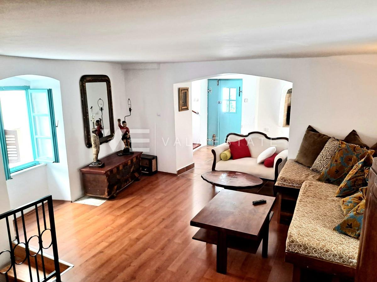 CASA IN PIETRA NEL CENTRO STORICO A SOLI 50 M DAL MARE