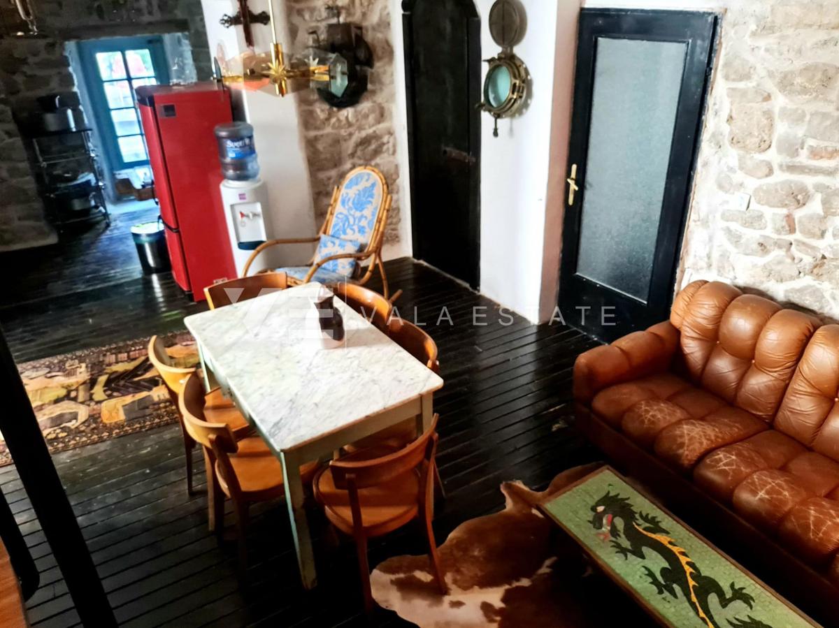 CASA IN PIETRA NEL CENTRO STORICO A SOLI 50 M DAL MARE