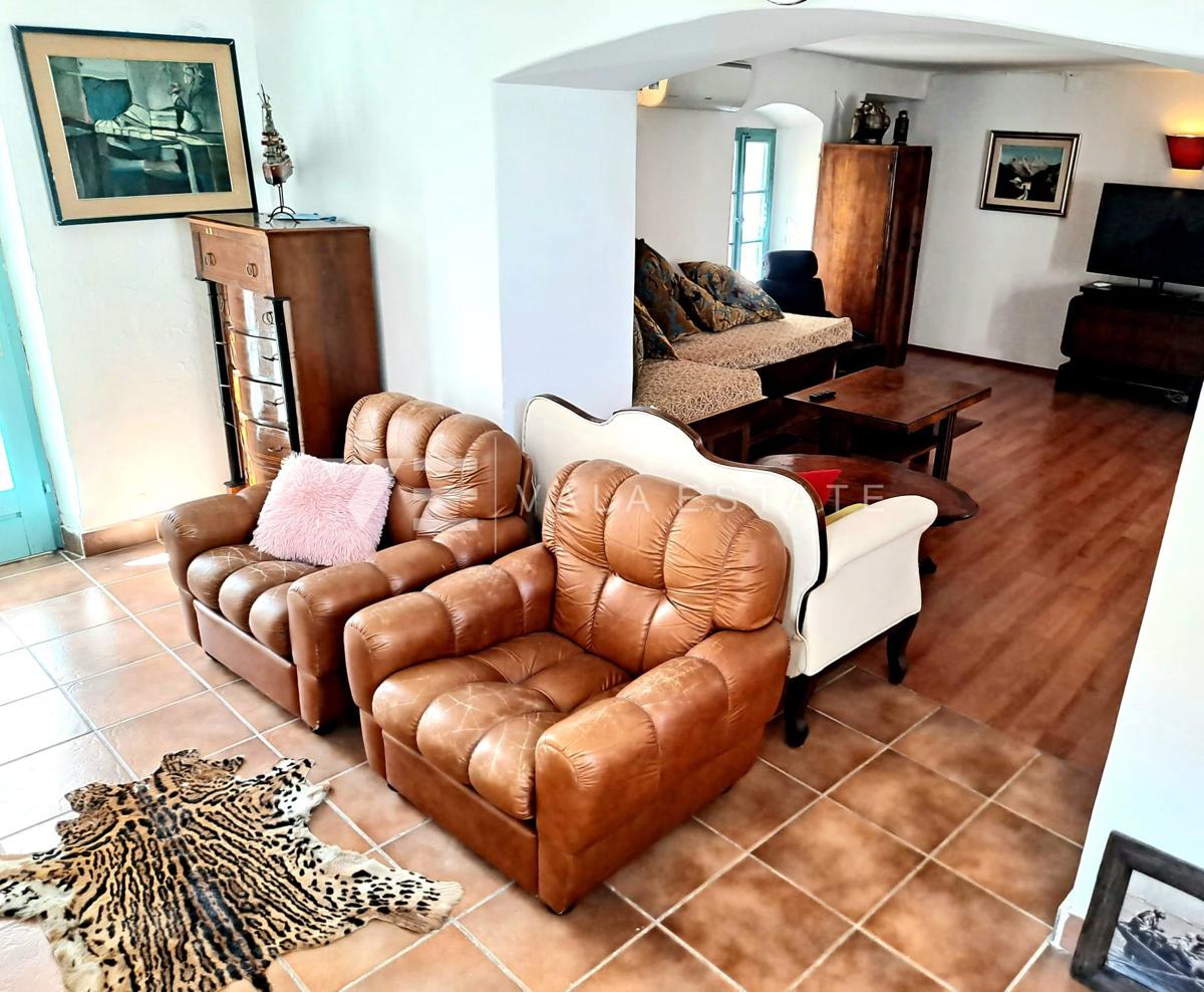 CASA IN PIETRA NEL CENTRO STORICO A SOLI 50 M DAL MARE