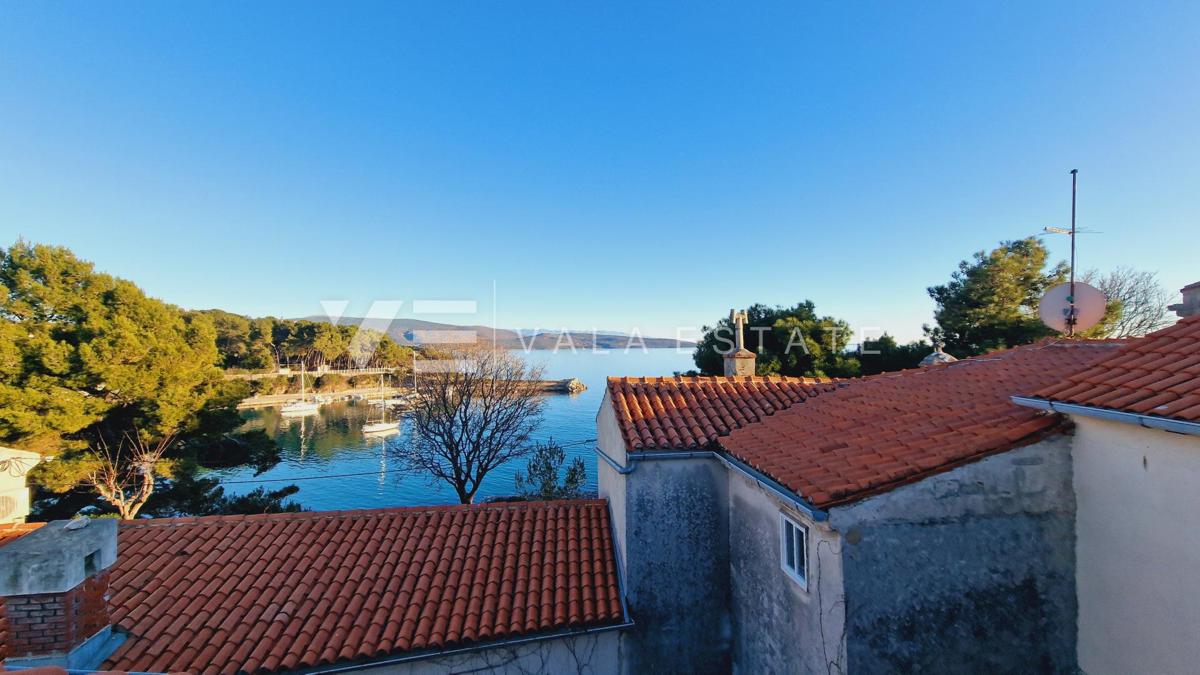 CASA IN PIETRA NEL CENTRO STORICO A SOLI 50 M DAL MARE