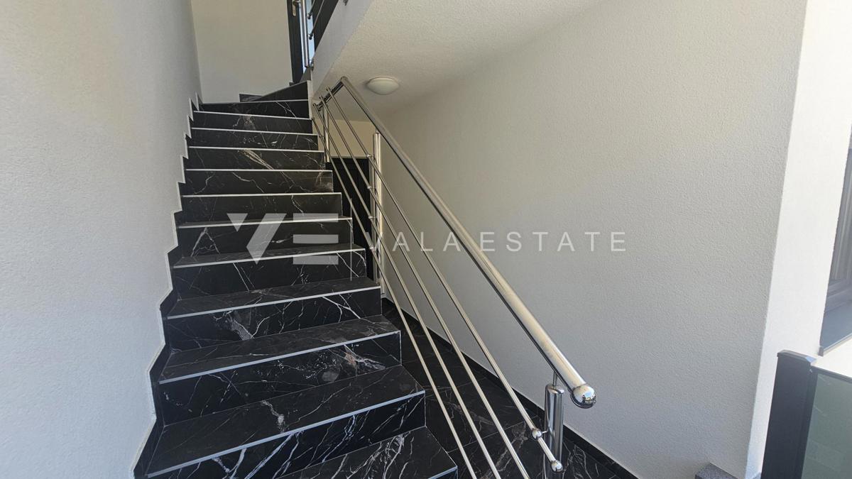 BILOCALE IN POSIZIONE TRANQUILLA CON VISTA MARE