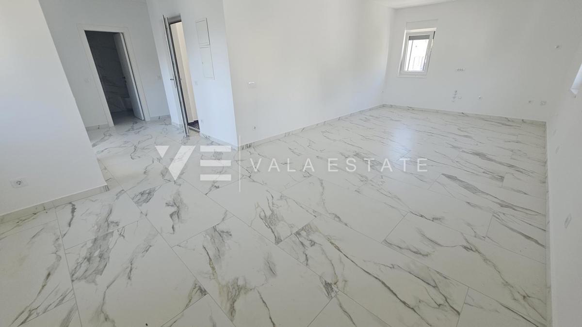 BILOCALE IN POSIZIONE TRANQUILLA CON VISTA MARE