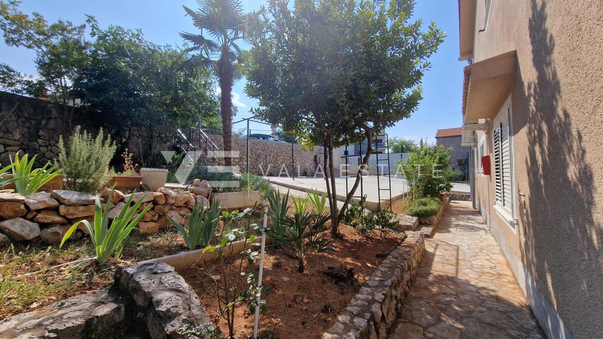CASA INDIPENDENTE CON AMPIO GIARDINO VICINO AL MARE E AL CENTRO