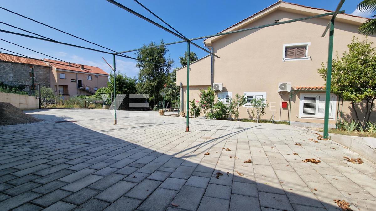 CASA INDIPENDENTE CON AMPIO GIARDINO VICINO AL MARE E AL CENTRO