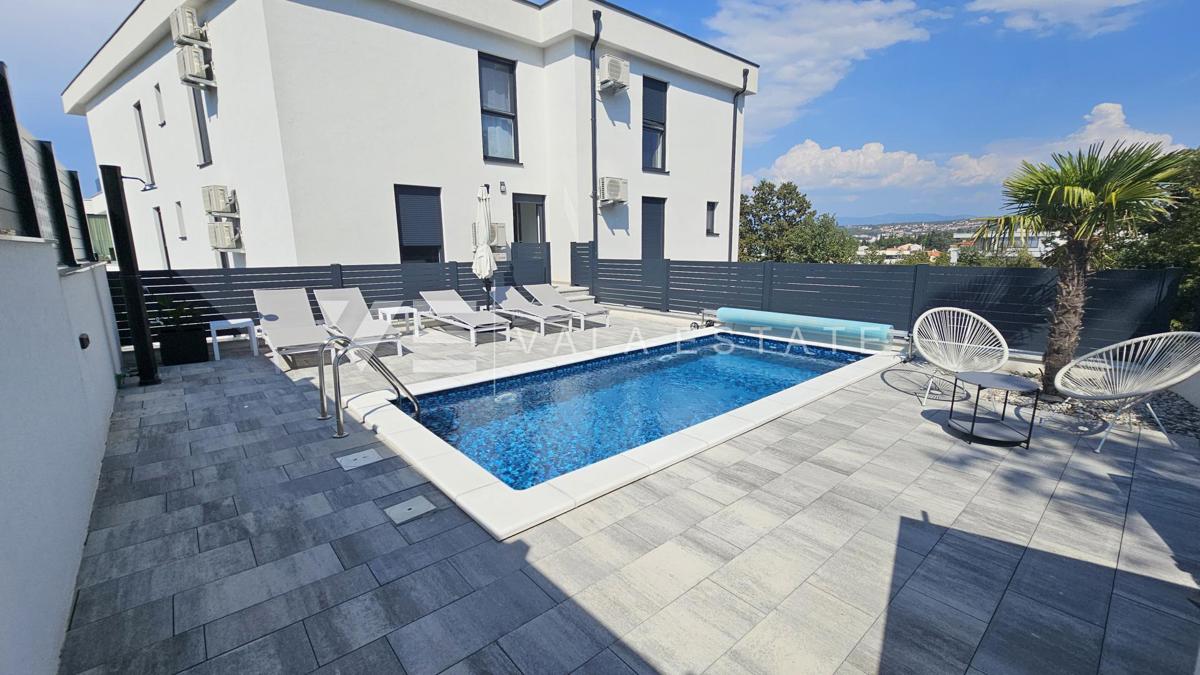 APPARTAMENTO MODERNO CON PISCINA E VISTA MARE