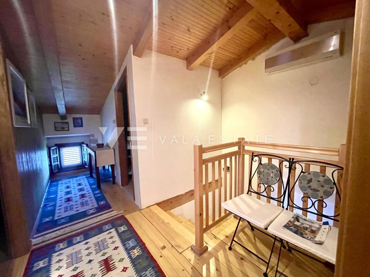 CASA INDIGENA IN PIETRA IN POSIZIONE TRANQUILLA