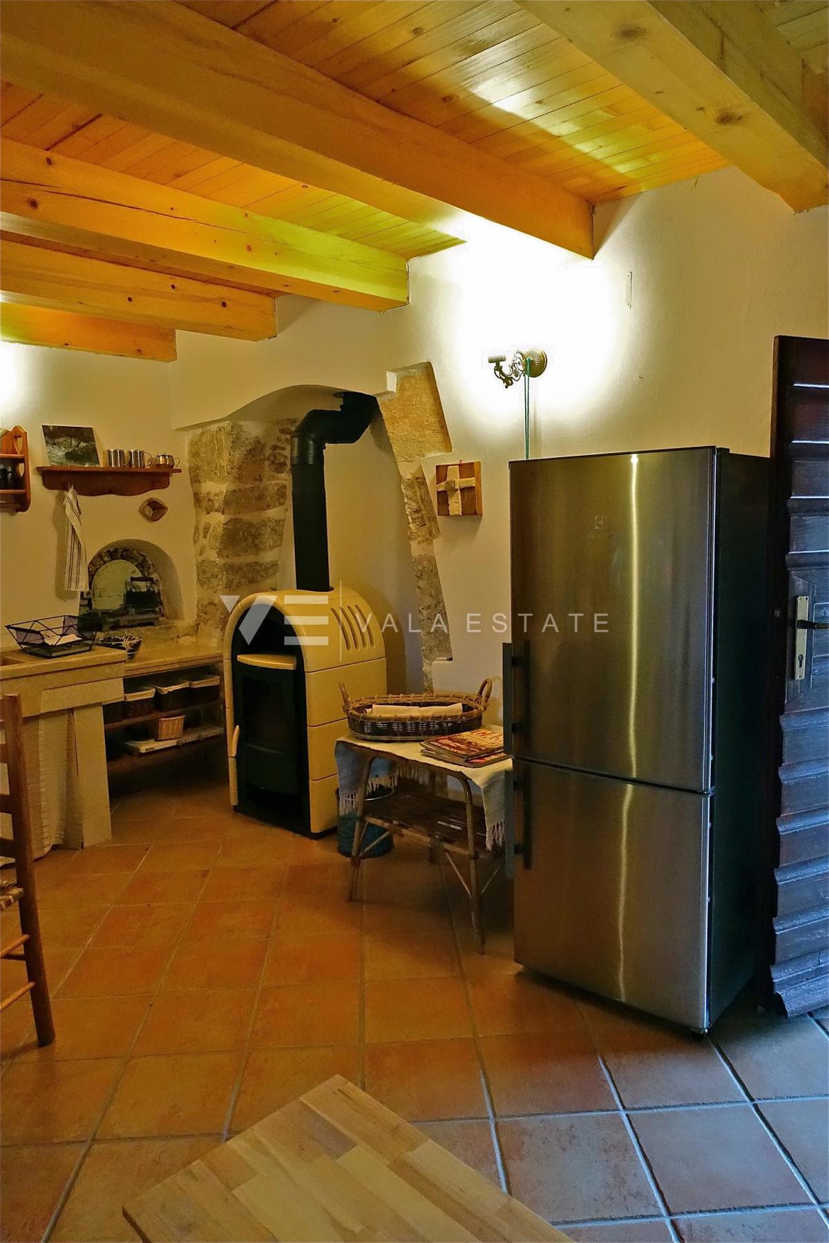 CASA INDIGENA IN PIETRA IN POSIZIONE TRANQUILLA