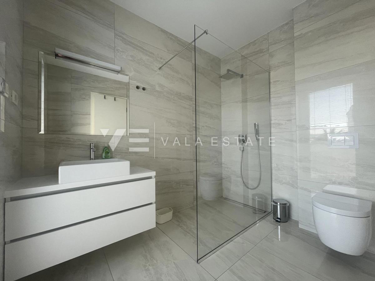 VILLA DI LUSSO CON PISCINA E VISTA MARE