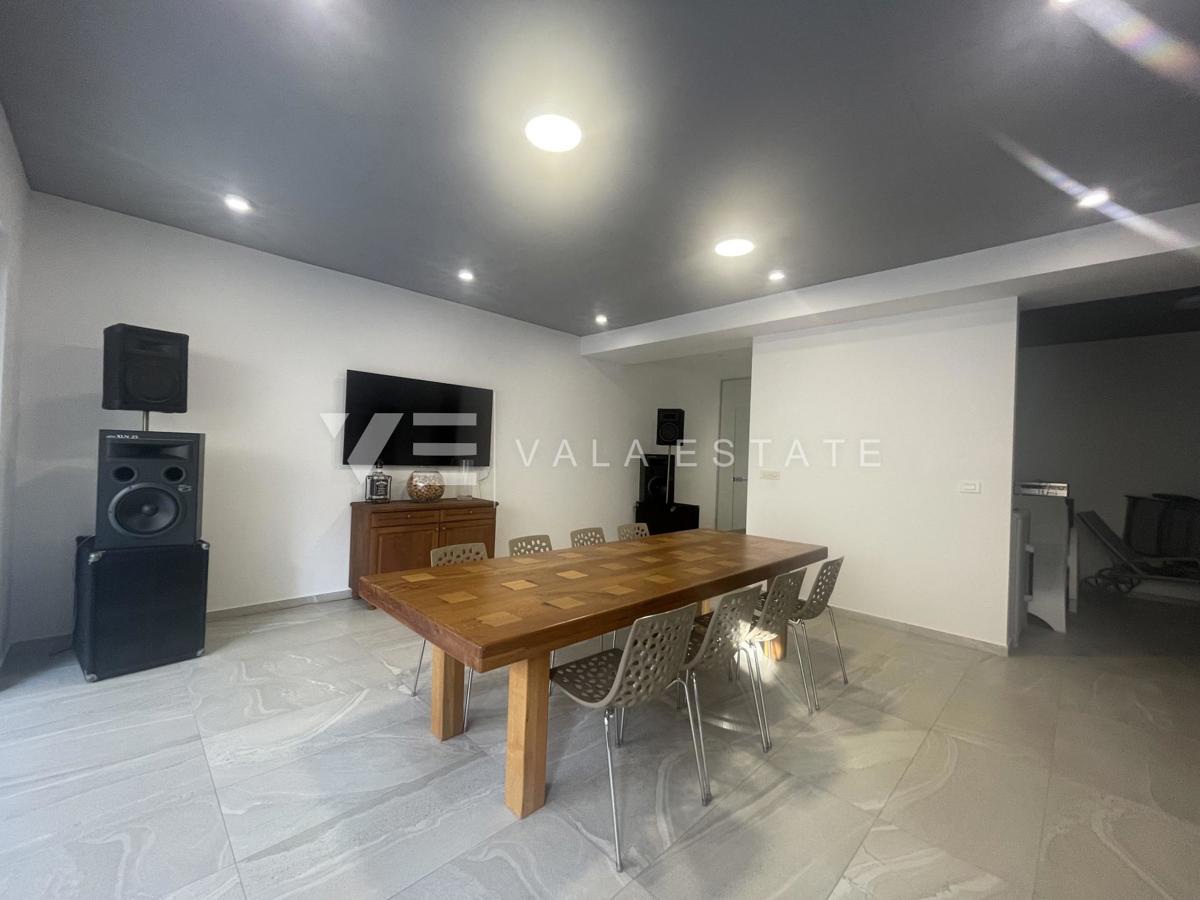 VILLA DI LUSSO CON PISCINA E VISTA MARE