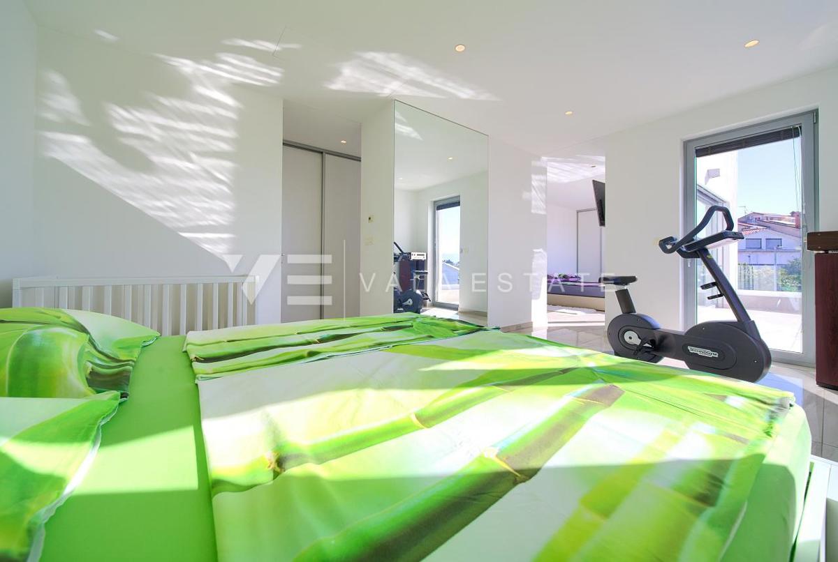 VILLA DI LUSSO CON PISCINA E VISTA MARE