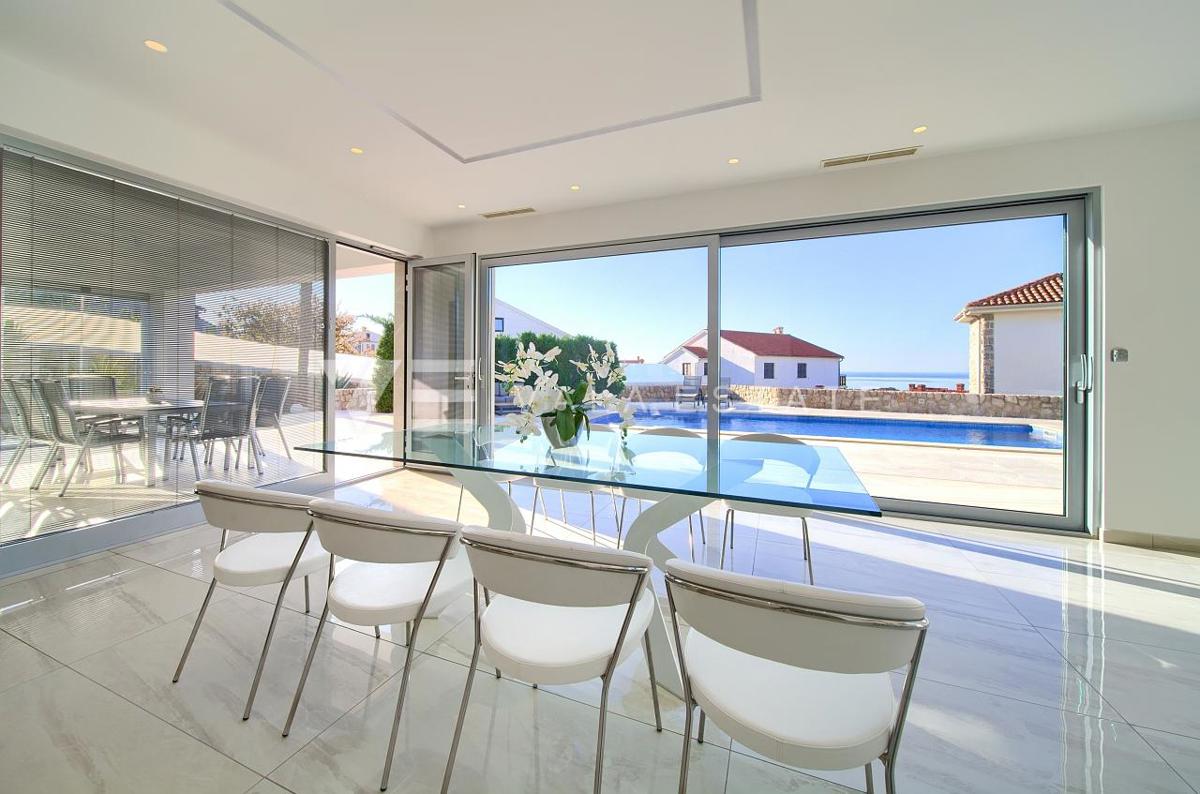 VILLA DI LUSSO CON PISCINA E VISTA MARE