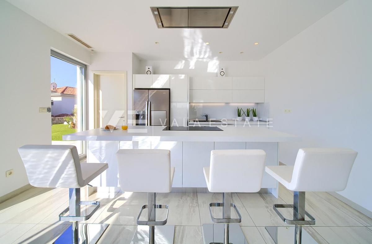 VILLA DI LUSSO CON PISCINA E VISTA MARE