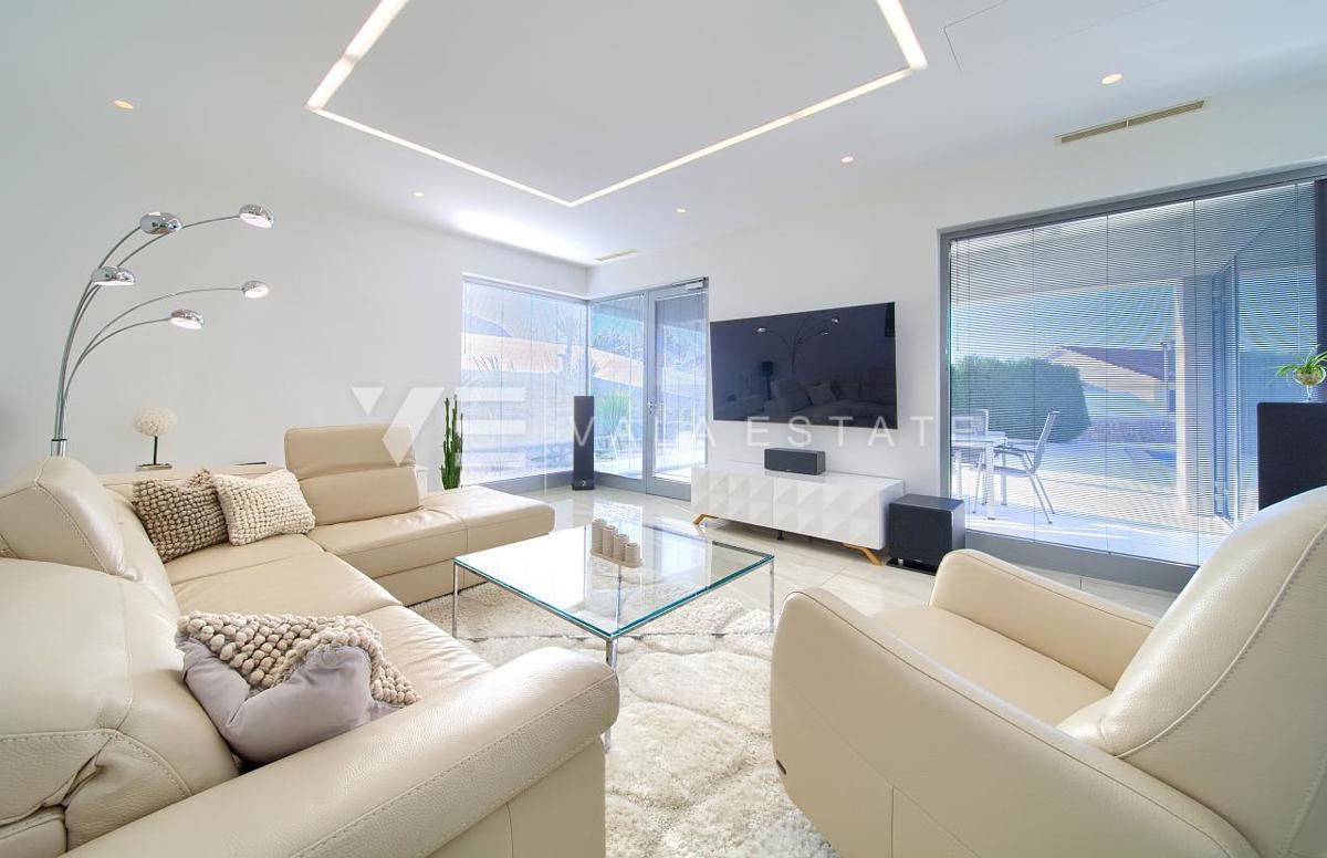 VILLA DI LUSSO CON PISCINA E VISTA MARE