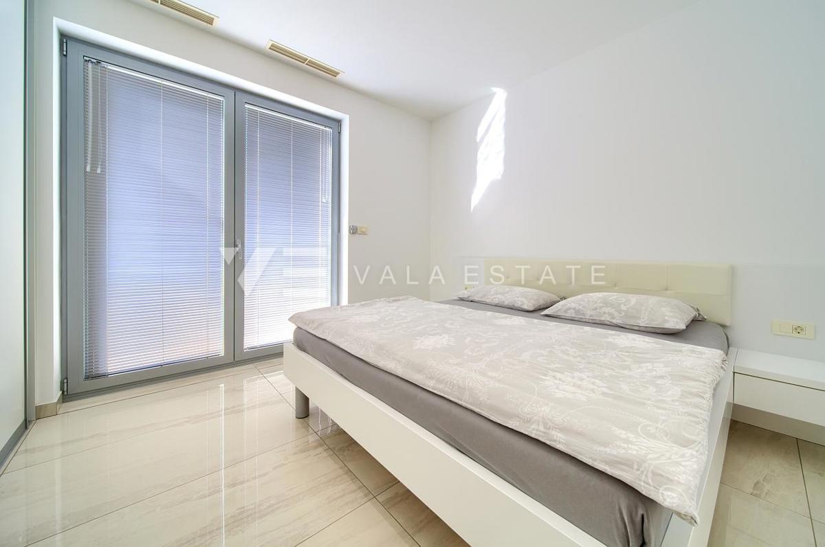 VILLA DI LUSSO CON PISCINA E VISTA MARE