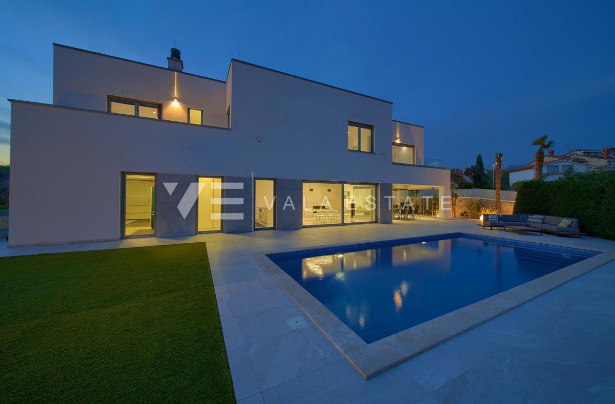 VILLA DI LUSSO CON PISCINA E VISTA MARE