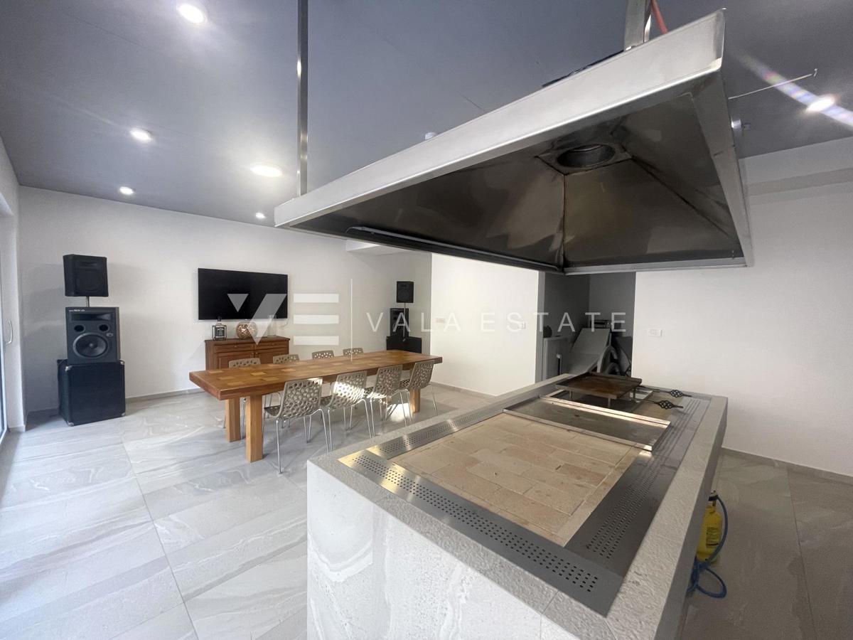 VILLA DI LUSSO CON PISCINA E VISTA MARE