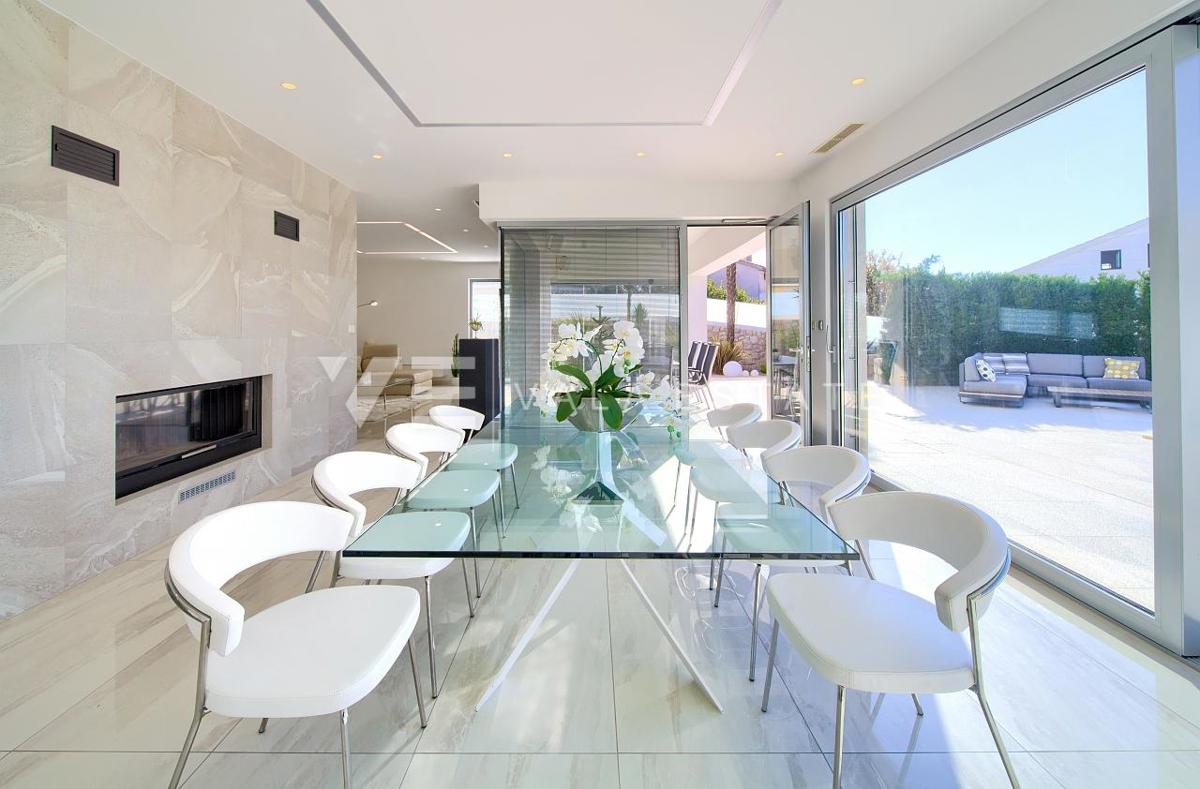 VILLA DI LUSSO CON PISCINA E VISTA MARE