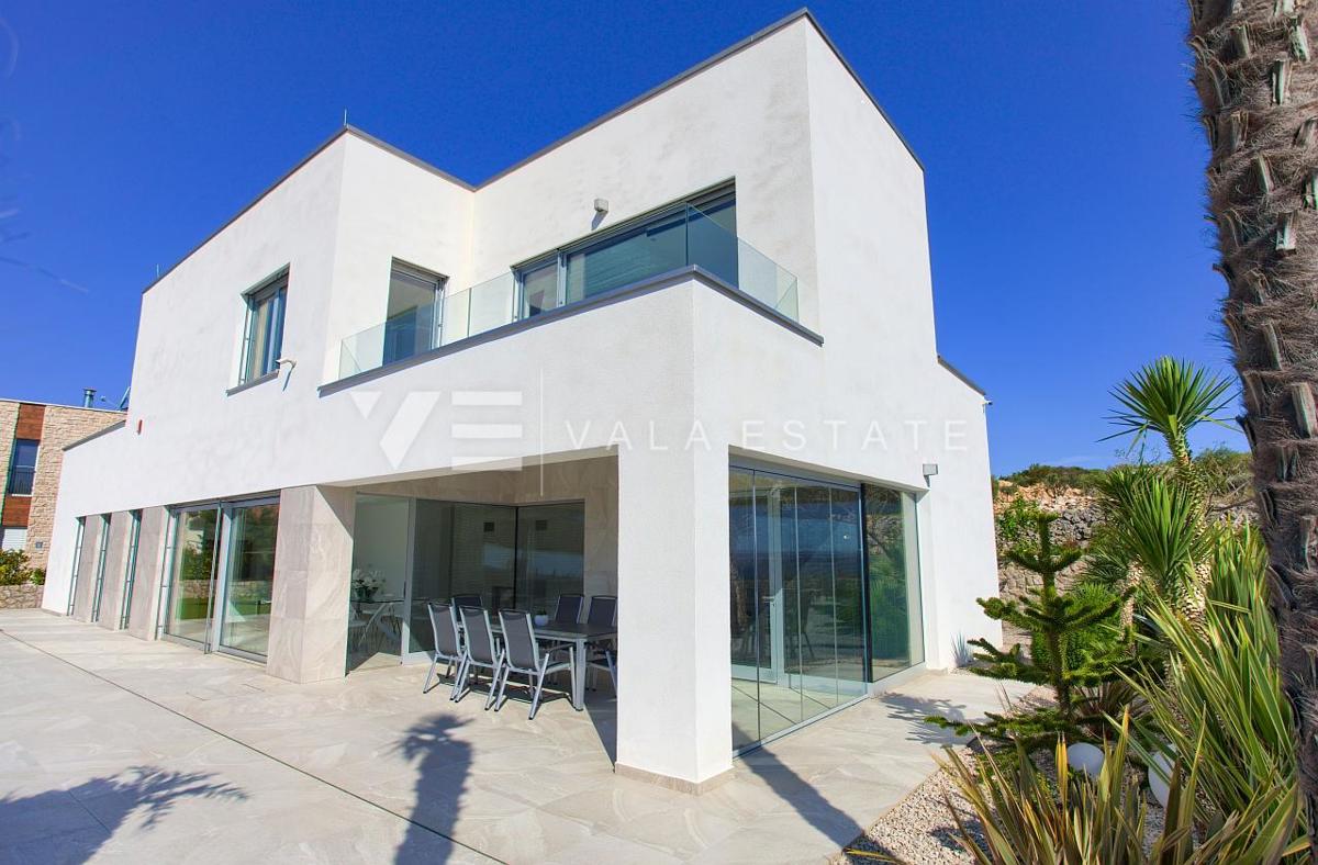 VILLA DI LUSSO CON PISCINA E VISTA MARE