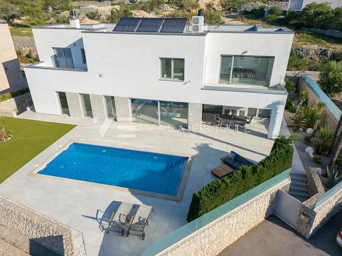 VILLA DI LUSSO CON PISCINA E VISTA MARE