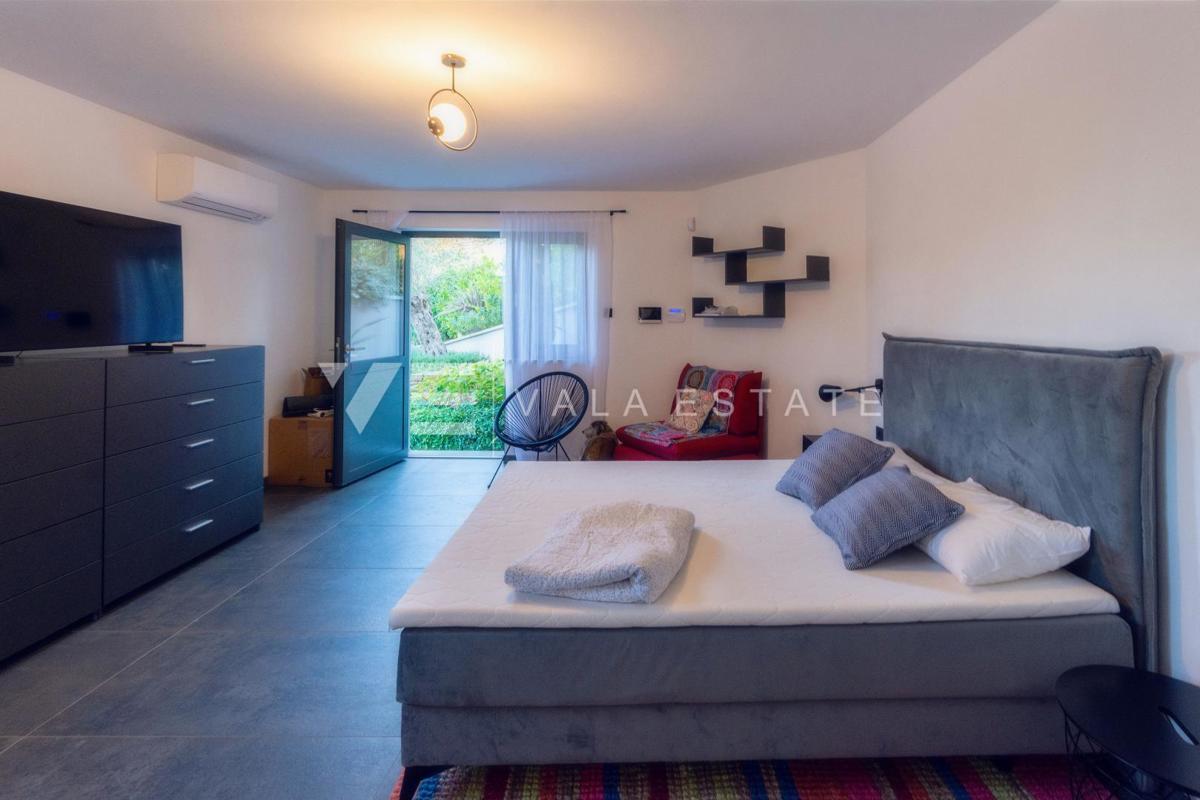 CASA MODERNA INDIPENDENTE CON PISCINA E VISTA MARE